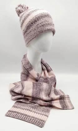 Bommelmütze mit Schal, handgestrickt - Set 