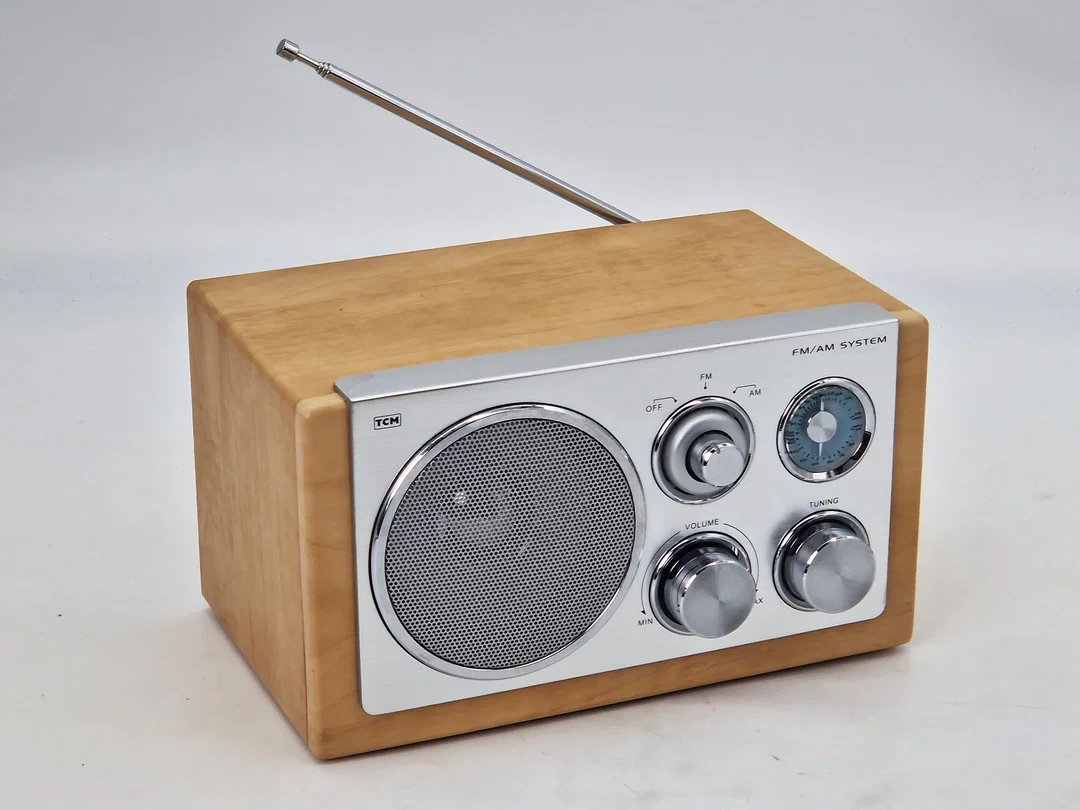 TCM Retro Tischradio / FM-AM Radio (Modell 218079) - Braun / Silber - Bild 4