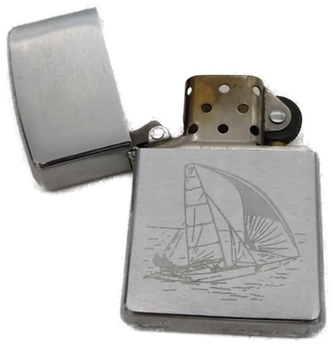 Zippo Feuerzeug Segelboot Gravur Chrom – Original Zippo 2007 USA - Bild 2