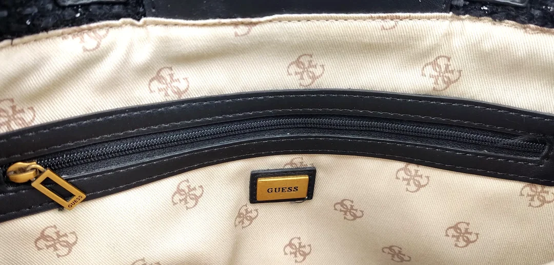 Guess Damen Bouclétasche schwarz – Bild 9