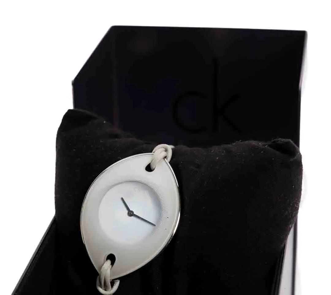 Moderne Damen Calvin Klein Uhr in weiß, Modell K8323120 – Bild 2