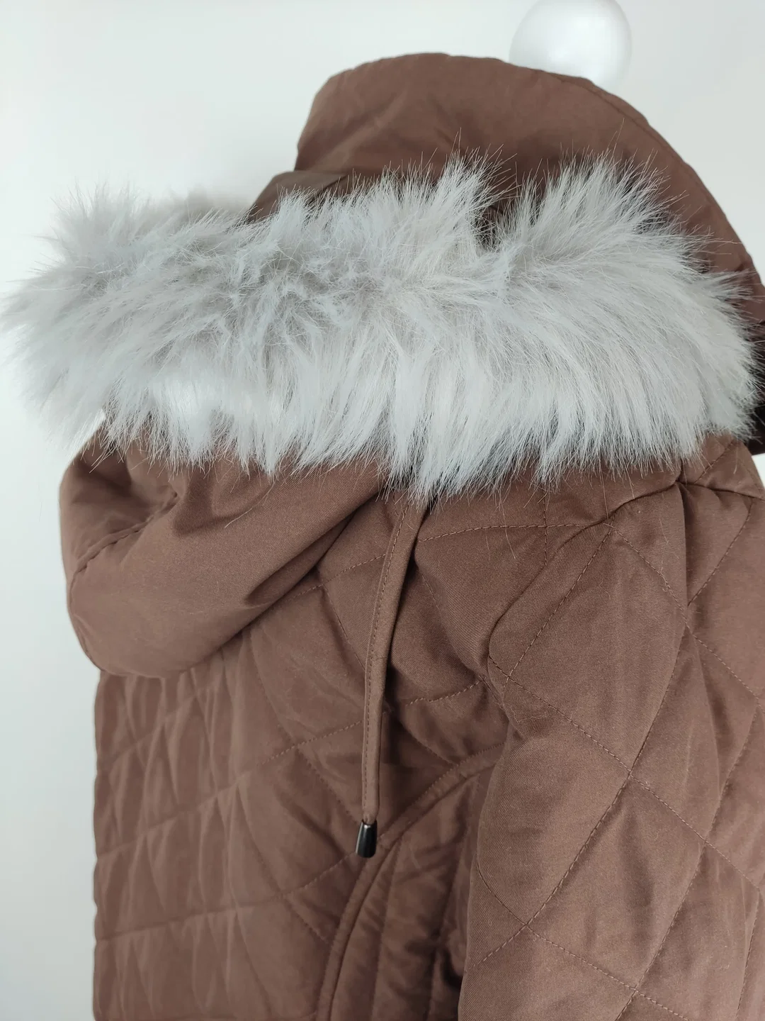 Damen Winterjacke mit abnehmbarer Kapuze Größe 44 | Gemütlicher Klassiker – Bild 4