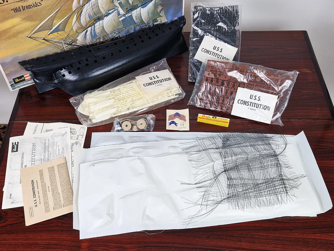 Vintage Revell U.S.S. Constitution "Old Ironsides" Modellbausatz (H-398) - 1970er Originalausgabe, Ungebaut in OVP (Segel teils beschädigt) – Bild 9