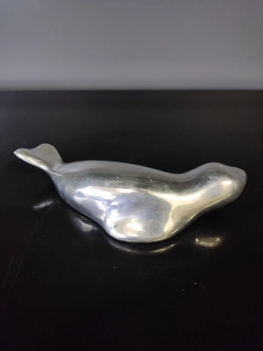 Hoselton-Skulptur Robbe Modell 995, poliertes Aluminium, Länge 15 cm – Bild 2