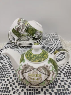 Porzellan 'Green Tee'-Set (Kanne, 3 Tassen mit Unterteller) von Paula Scaletta | Designer-Schatz - Bild 8