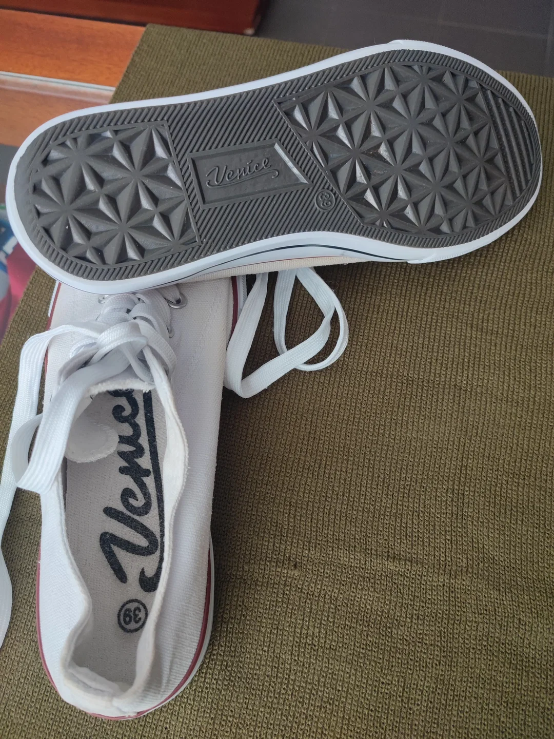 weiße Canvas Schuhe Gr. 39 – Bild 2