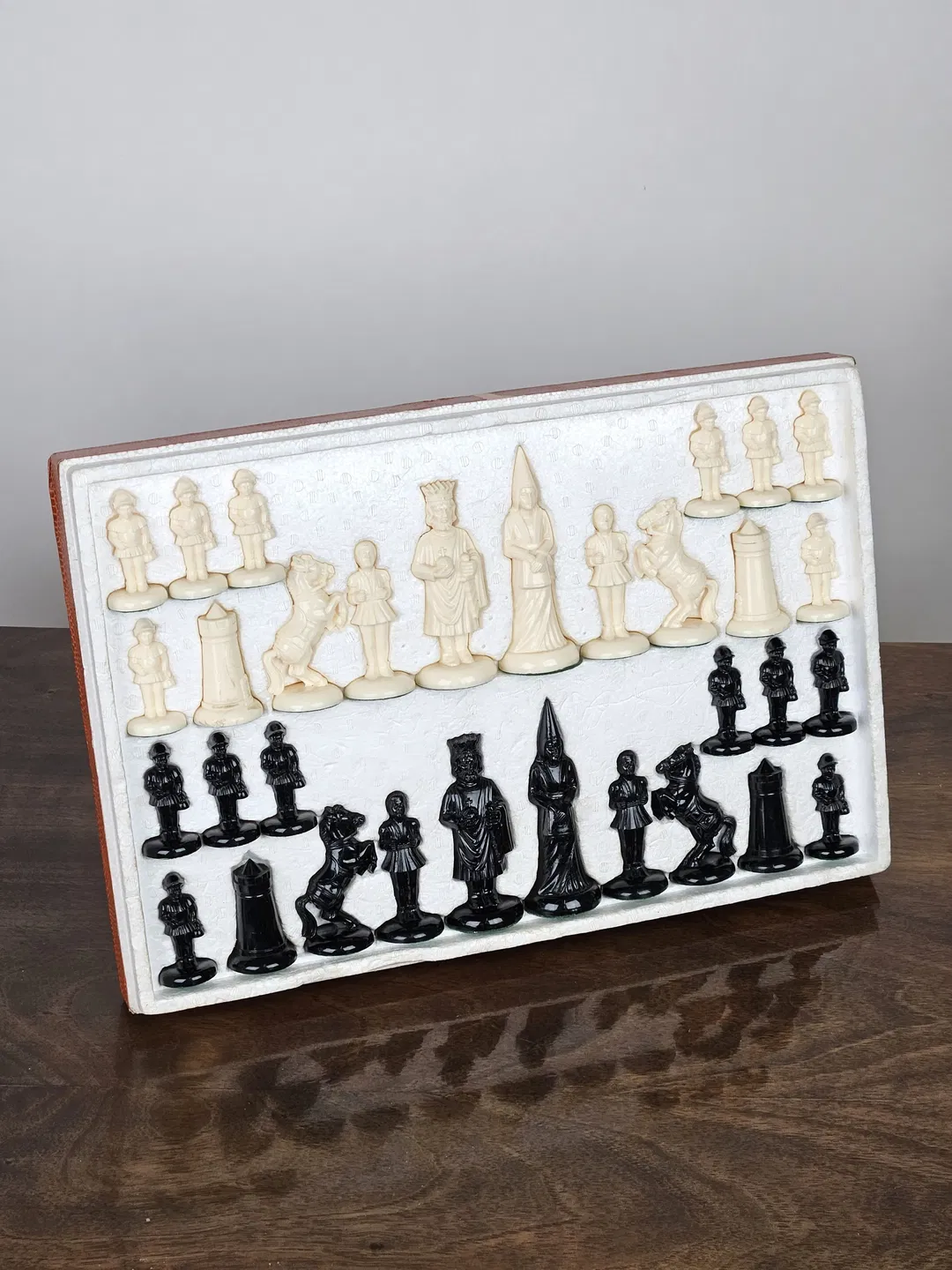 Dekorative Schachfiguren aus Kunststoff  - Bild 4