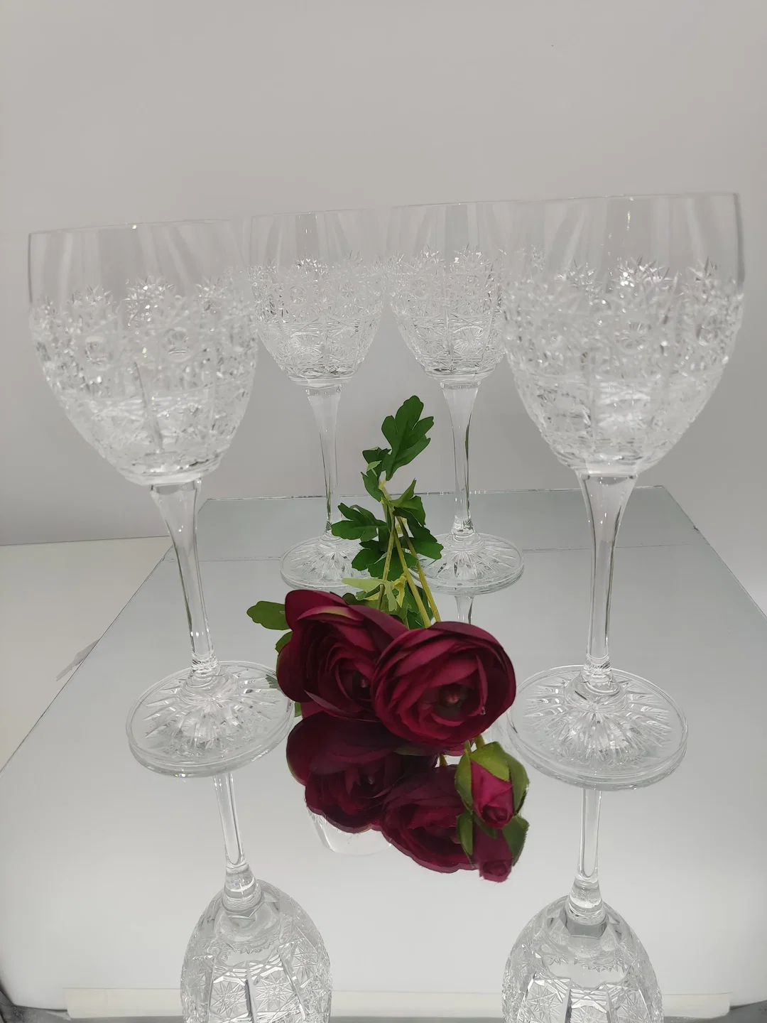 Kristall-Weingläser 4er-Set mit Schliffmuster | Tschechischer Vintage-Schatz - Bild 1