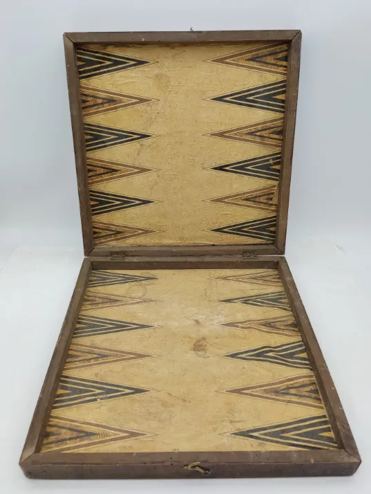 Altes  Schach/Mühle Spiel aus Holz – Bild 3