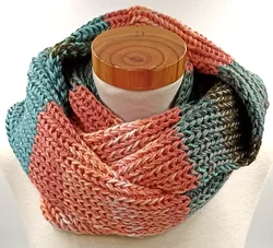 Handgestrickter Loop Schal