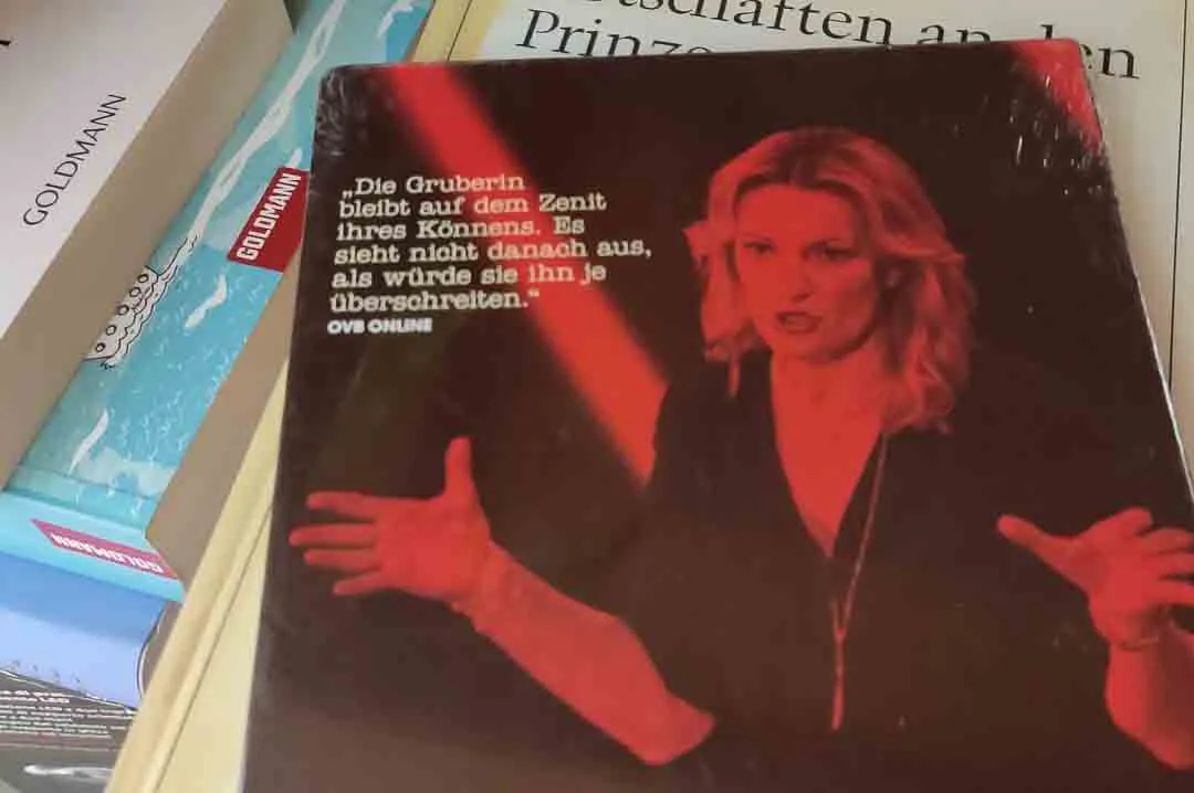 Urbayerische Kabarett-Power: Monika Gruber „Irgendwas is’ immer“ (DVD) – Bild 1
