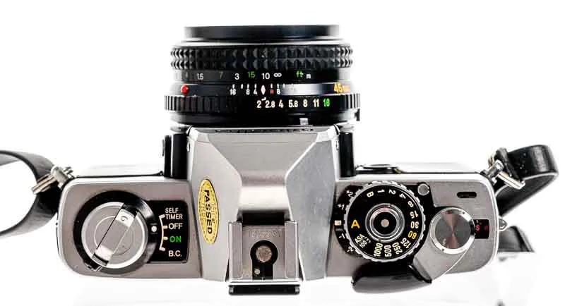 Minolta XG-2 Spiegelreflexkamera mit Objektiv 1:2/45 mm und diversem Zubehör – Bild 3