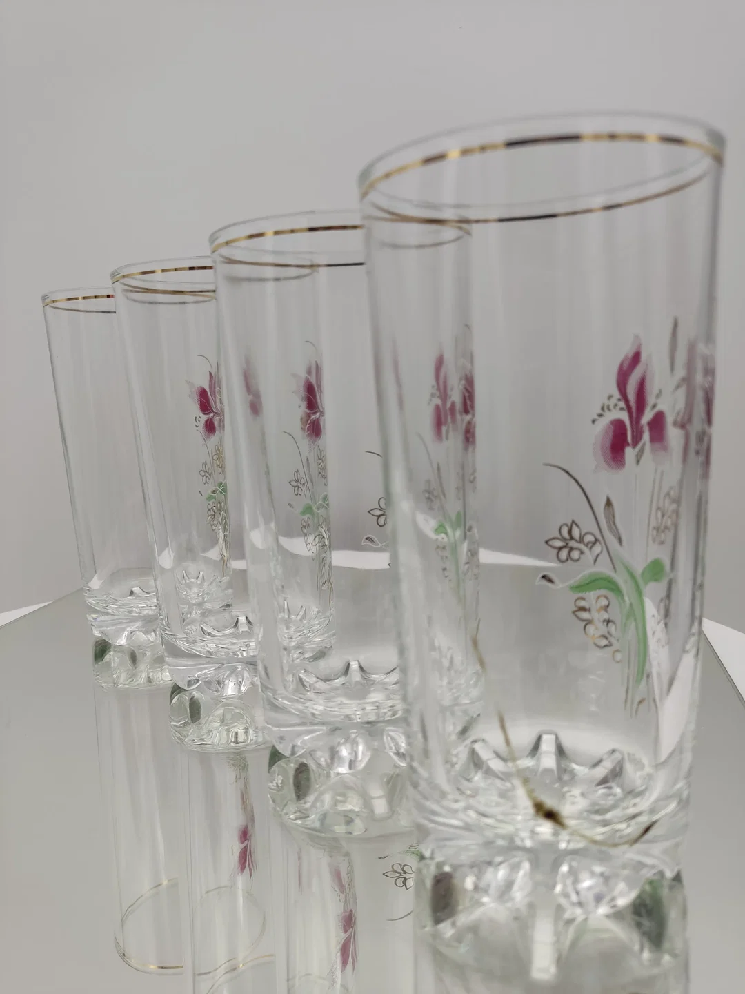 DeValbor Trinkgläser 4er-Set mit Irisblüten | Italienischer Retro-Charme – Bild 8