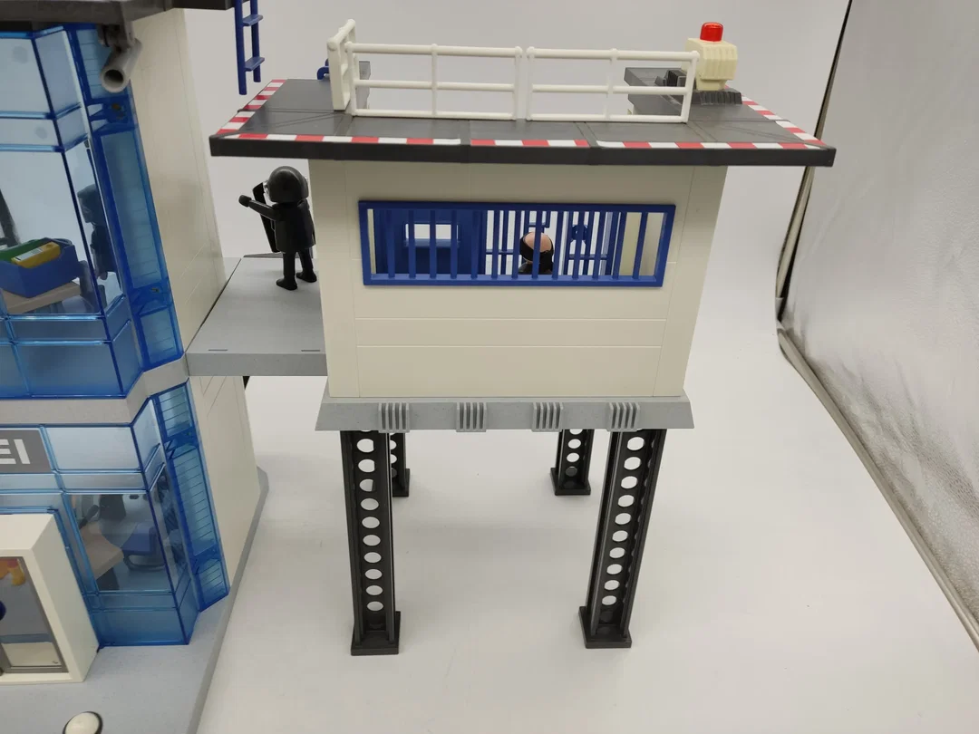 Playmobil Polizeistation & Hubschrauber Set mit Gefängnisalarm – Bild 9