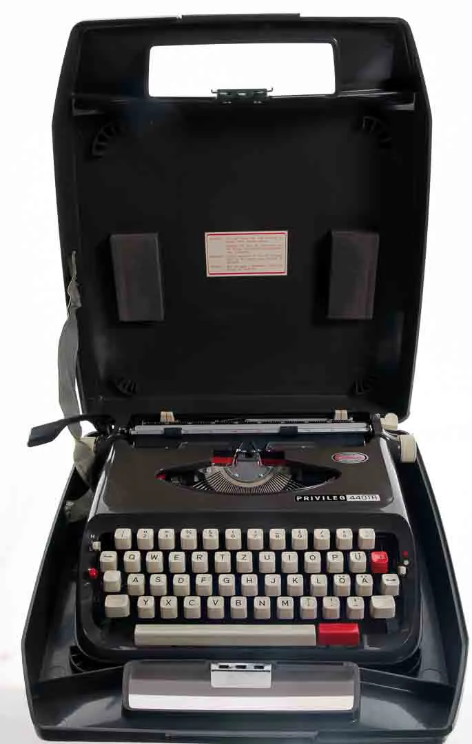 PRIVILEG 440TR Retro Schreibmaschine mit Koffer aus den 1970ern - Bild 2