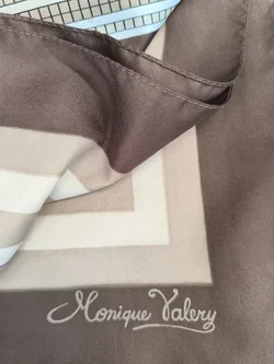 Monique Valery, Seidentuch  - Bild 2