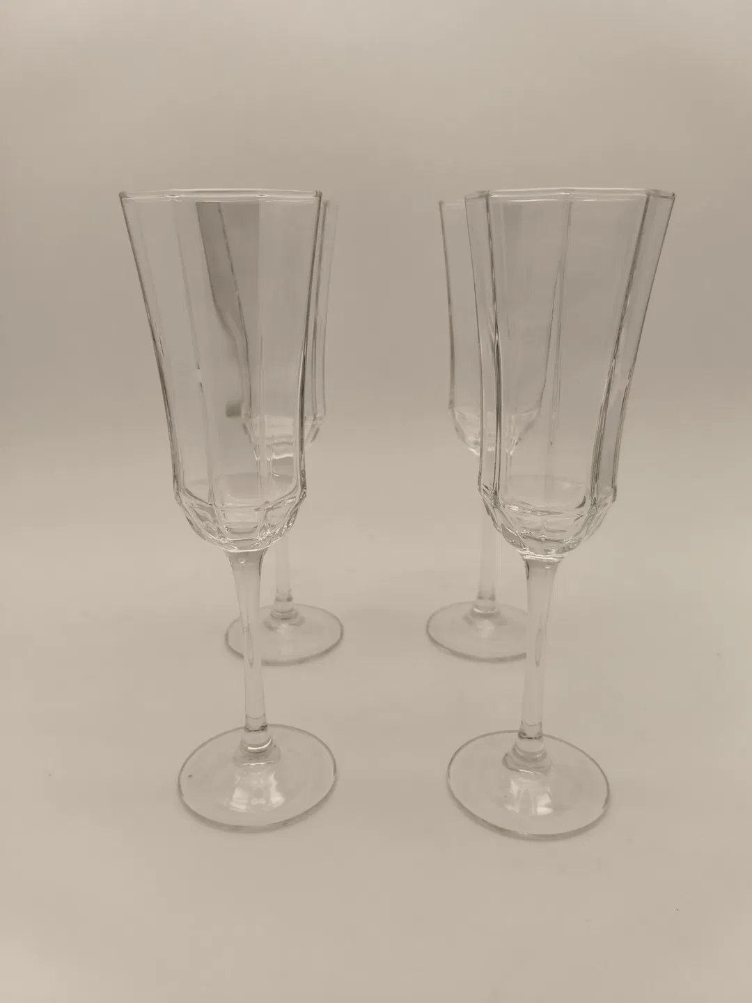 4 Sektgläser, schöner Schliff - Bild 1