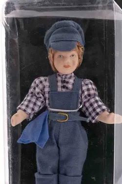  DE AGOSTINI Sammlerpuppe / Porzellanpuppe, Höhe 15cm - Bild 2