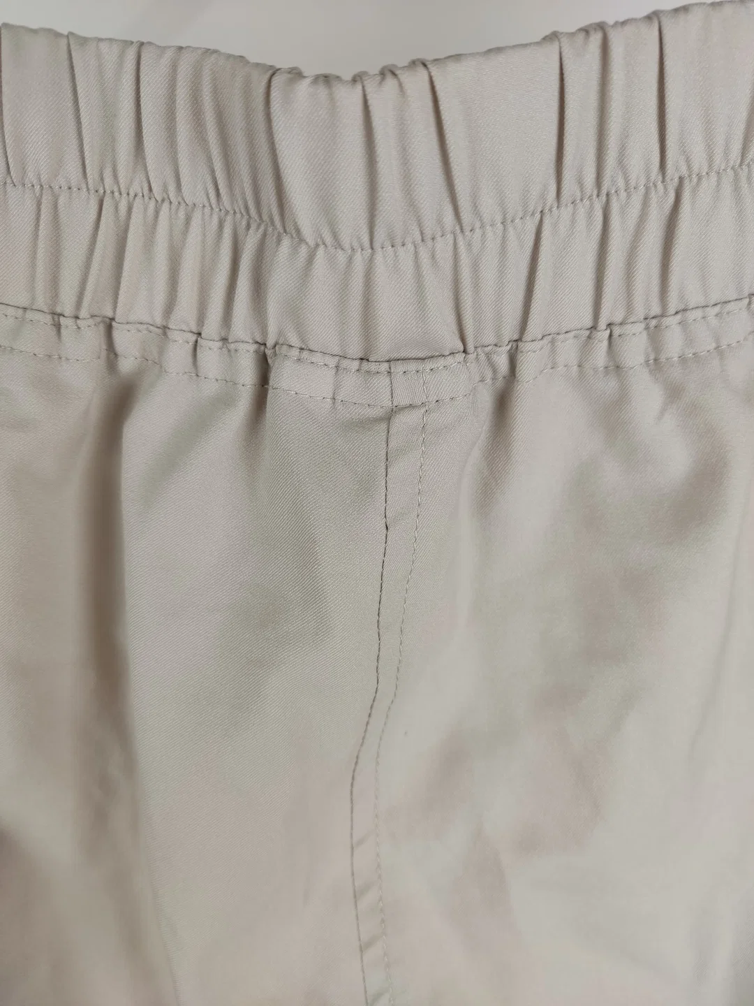 Hose "Joy sportswear", dreiviertellang mit Gummizugbund, Zipp und Tasche, beige mit Stickerei, Größe 46 – Bild 4