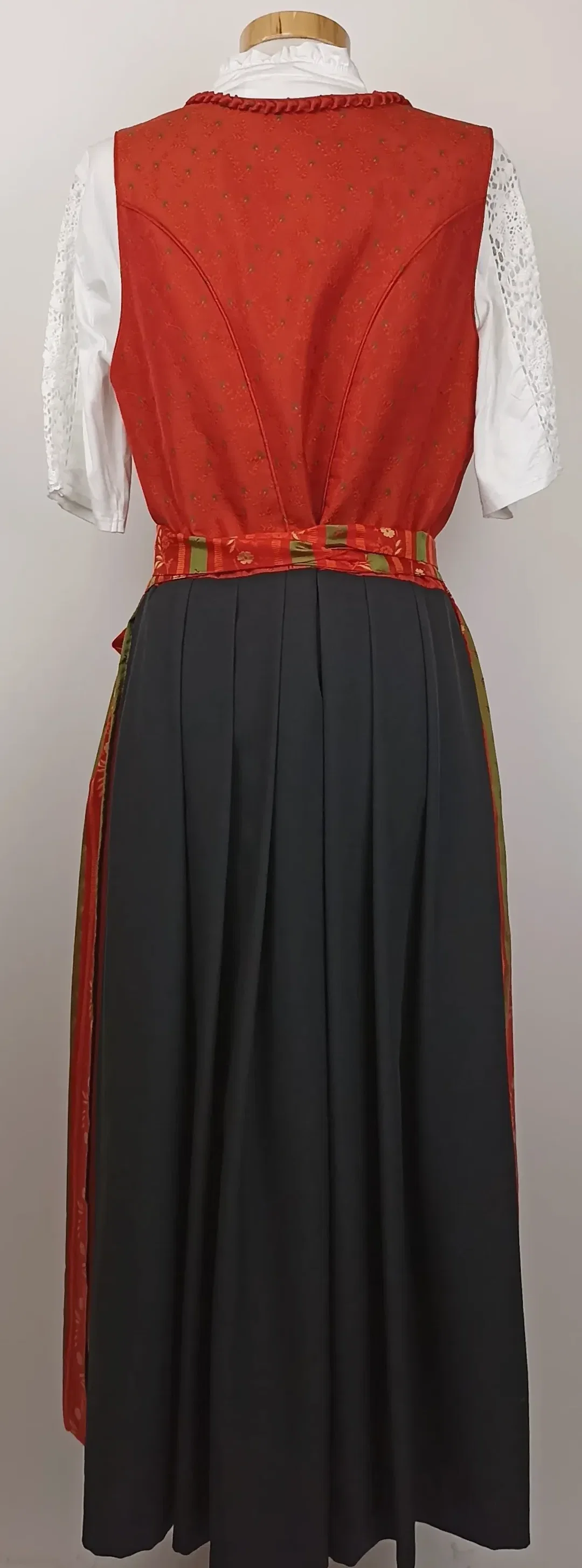 Damendirndl rot/schwarz Gr. XL – Bild 2