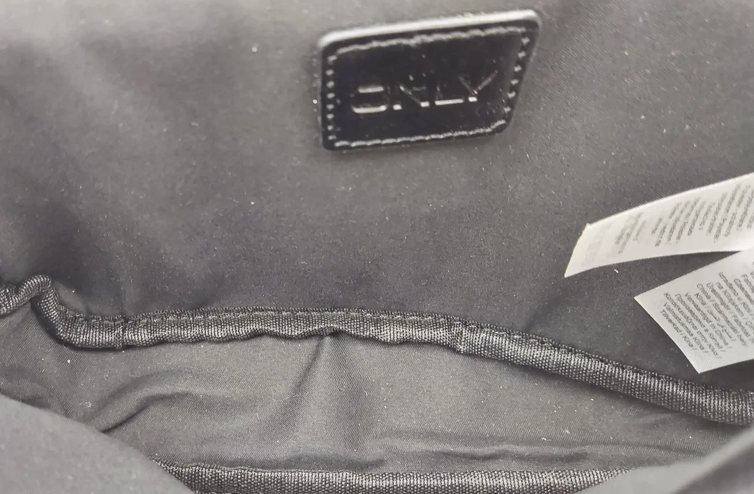 ONLY Samthandtasche schwarz mit geflochtenem Muster  – Bild 6