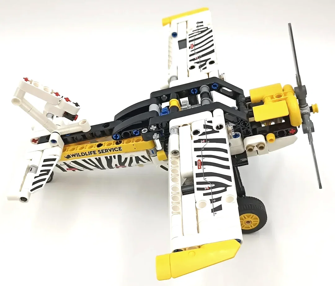 LEGO Technic Propellerflugzeug 42198 – Bild 5