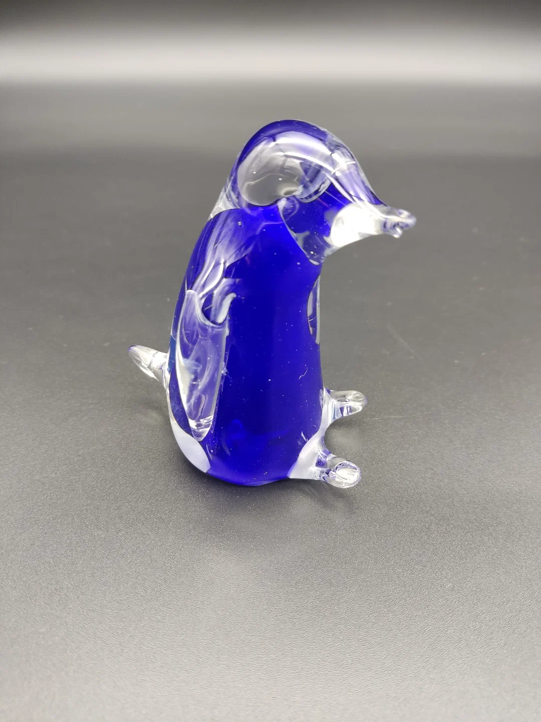 Pinguin aus blauem Glas – Bild 5