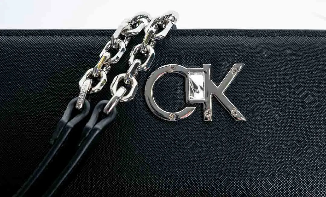 Calvin Klein RE-LOCK Schultertasche schwarz – Bild 4