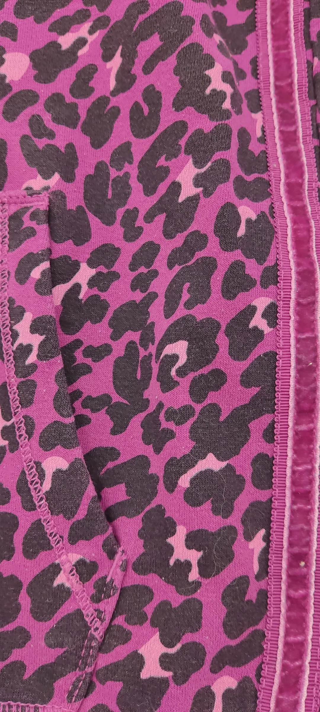 S.Oliver Kinder Kapuzen Hoodie Animal Print Beere Gr. 164 – Bild 3