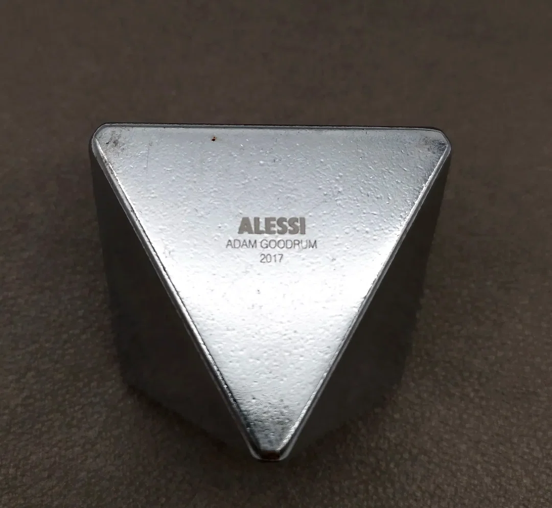 Eierbecher Alessi Roost, Design Adam Goodrum Metall | Skulpturaler Blickfang – Bild 3