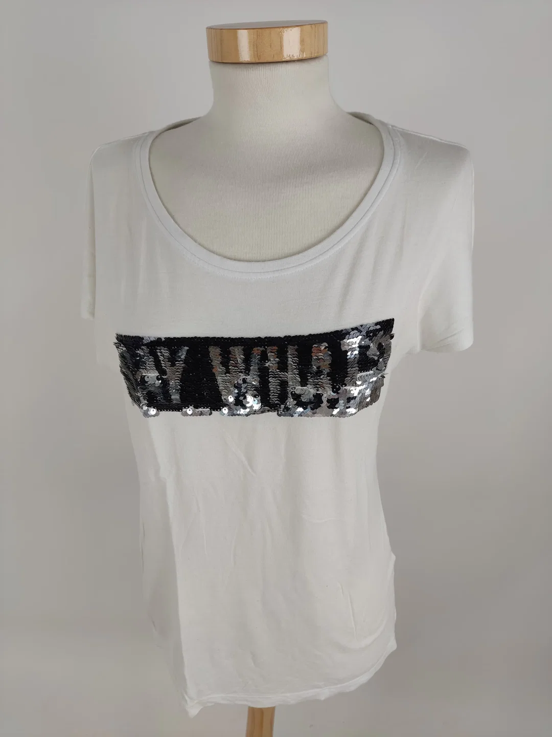 Only T-Shirt mit Pailletten, weiß, Größe M - Bild 1