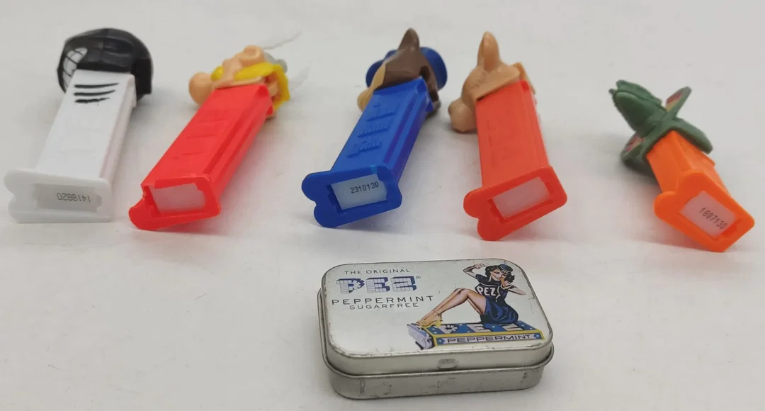 PEZ Spender 5 Stück Konvolut + PEZ Metall Dose  – Bild 5