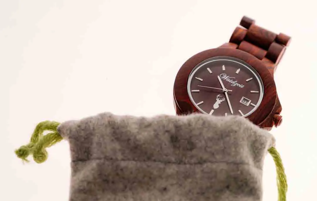 Uhr Waidzeit Gams Platzhirsch Holz-Armbanduhr Walnuß – Bild 2