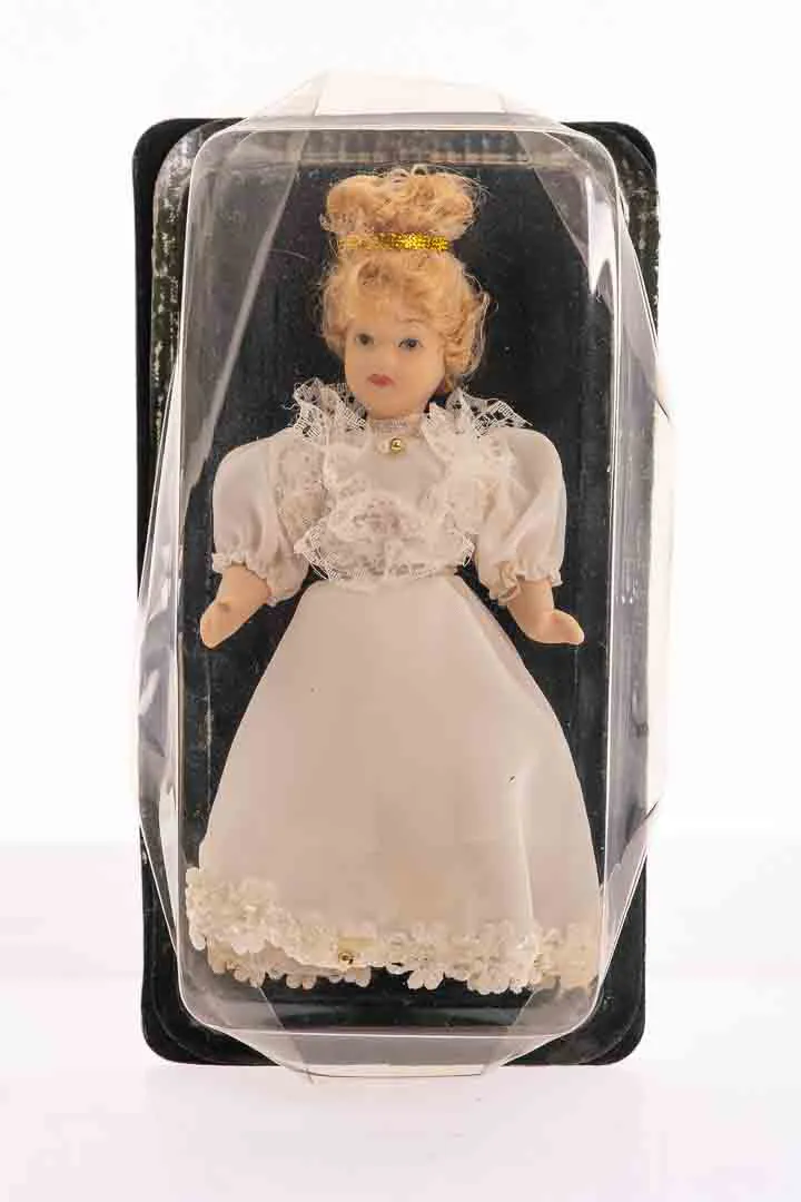  DE AGOSTINI Sammlerpuppe / Porzellanpuppe, Höhe 15cm - Bild 4