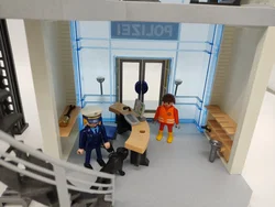 Playmobil Polizeistation & Hubschrauber Set mit Gefängnisalarm - Bild 4