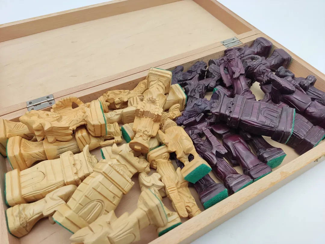 Schachspiel aus Holz mit handgeschnitzten Figuren - Bild 4