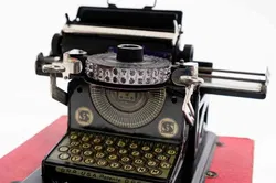 JUNIOR Vintage Tragbare Mini Schreibmaschine in Originalverpackung - Bild 5