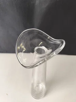 Kerzenhalter aus Glas mit geschwungenem, organischem Design - Bild 3