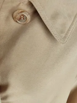 Jacke langarm mit Kragen, sandfarben mit Taschen, Größe 46 - Bild 4