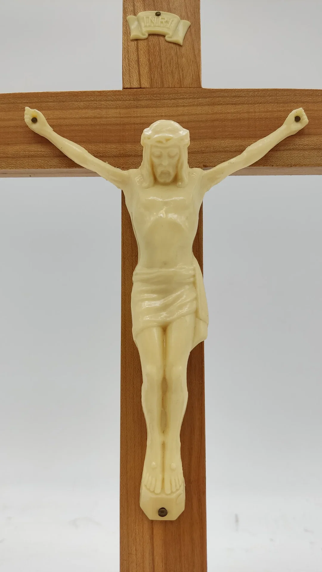 Kleiner Holzaltar mit 2 Kerzenständern – Bild 4