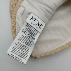 FUNK Bommelmütze mit Steindetails - 55% Polyester, 20% Polyamid, 20% Polyacryl, 5% Wolle - Bild 3