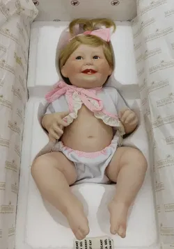 The Ashton Drake Galleries Porzellan Puppe 