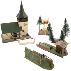 Konvolut Modellbahn-Dekoration – Kirche, Bahnübergänge, Hochstand, Bäume - Bild 2