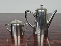 Edelstahl-Kaffeeset im Bauhausstil