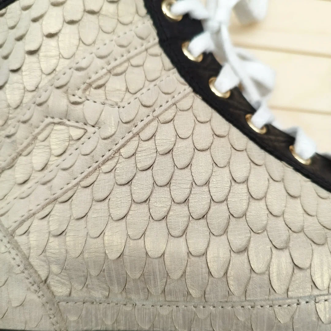 Hogan High-Top Sneaker, Schuppenoptik, Gr. 39,5, beige/gold, Leder – Bild 5