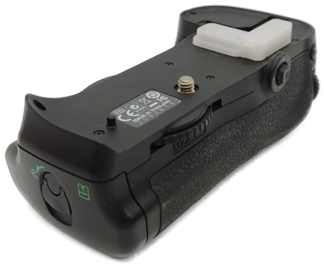 Nikon MB-D10 Batteriegriff für D300 und D700  – Bild 2