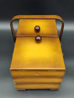 Vintage-Nähkästchen aus dunklem Holz  - Bild 3
