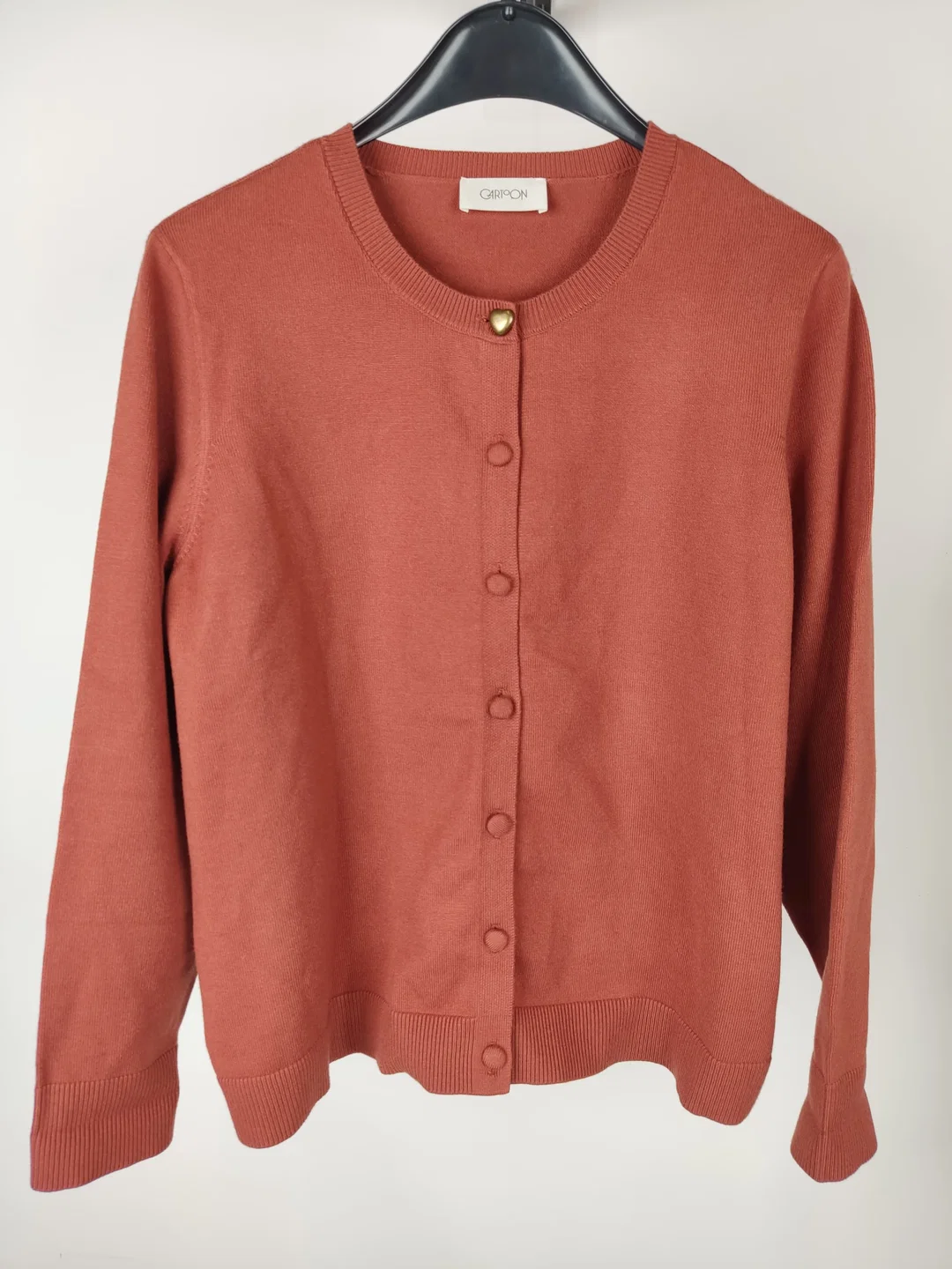 Cartoon Cardigan / Strickjacke mit Rundhalsausschnitt, mit Ersatzknöpfen, Größe 44 - Bild 4