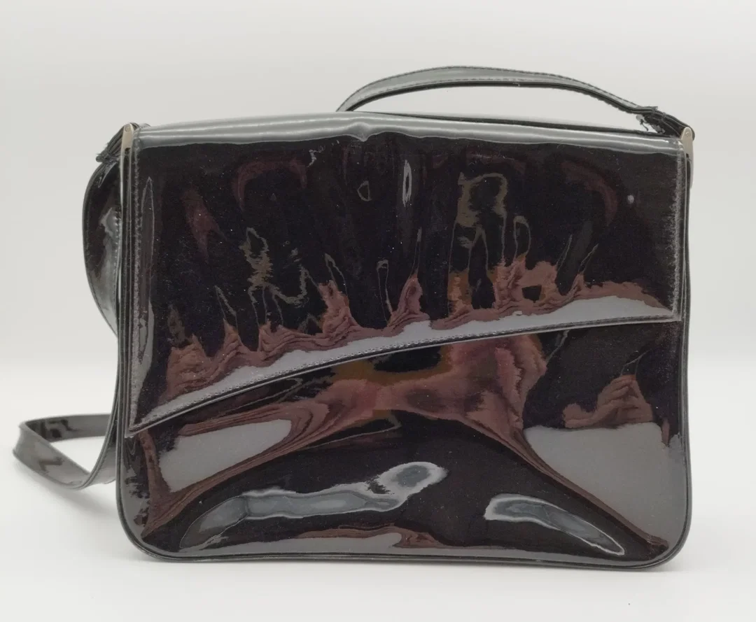 Moderne Handtasche im Glossy Look - Bild 4