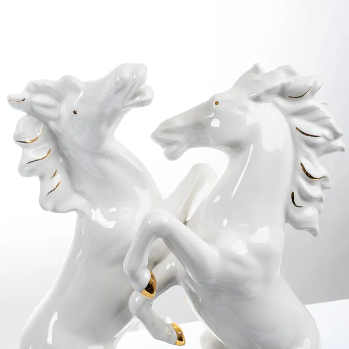 Porzellanfigur "Zwei kämpfende Pferde" – Bild 2